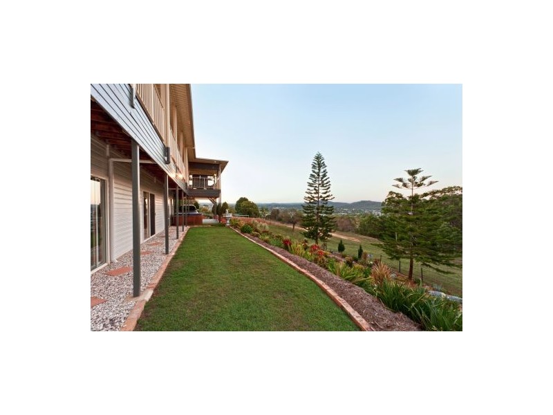 33 Panorama Drive, Nambour QLD 4560