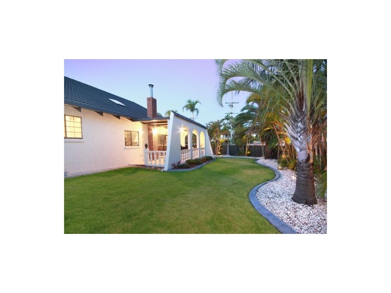 104 Goonawarra Drive, Mooloolaba QLD 4557