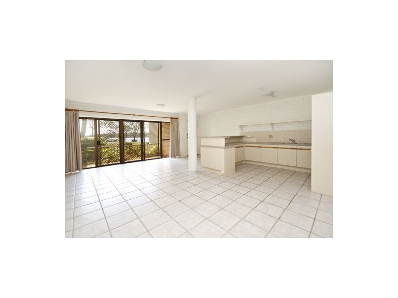 2 Humzy Villa’ 77 Bradman Ave, Maroochydore QLD 4558