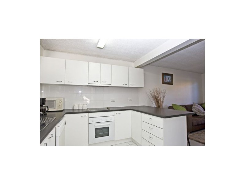 1/32 Broadwater Avenue, Maroochydore QLD 4558