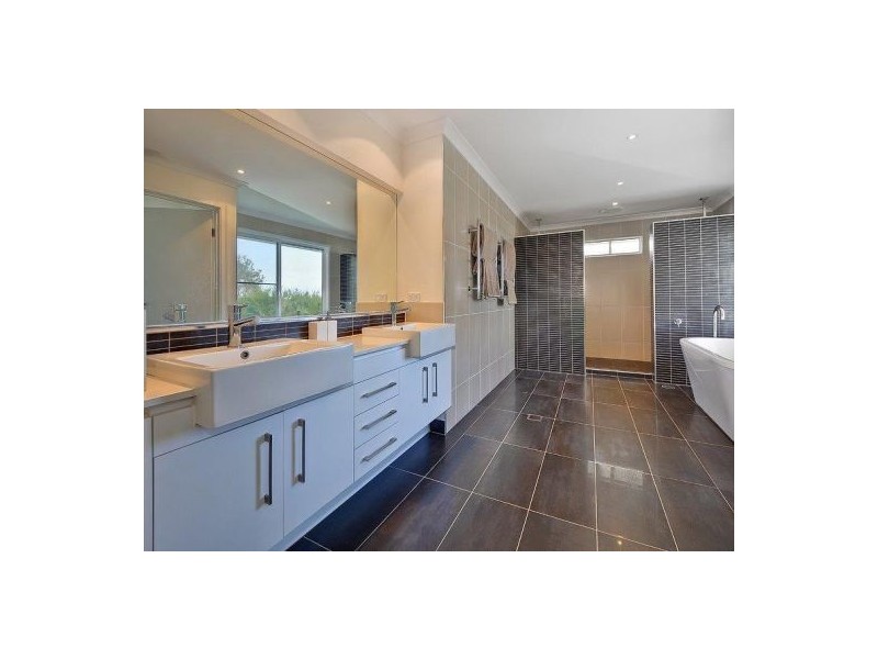 37 Moorings Circuit, Twin Waters QLD 4564