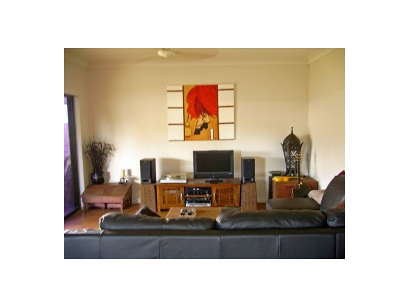 4 Waratah, Mossman QLD 4873