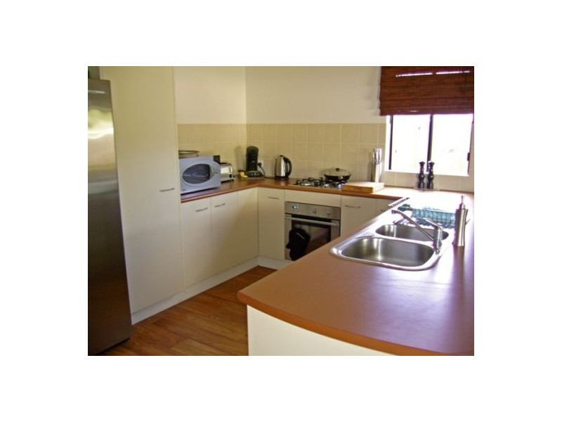 4 Waratah, Mossman QLD 4873