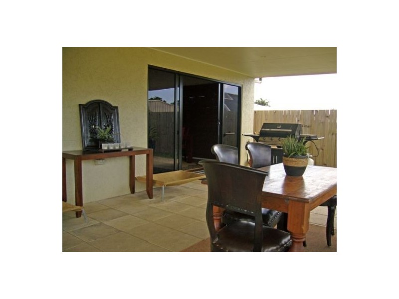 4 Waratah, Mossman QLD 4873