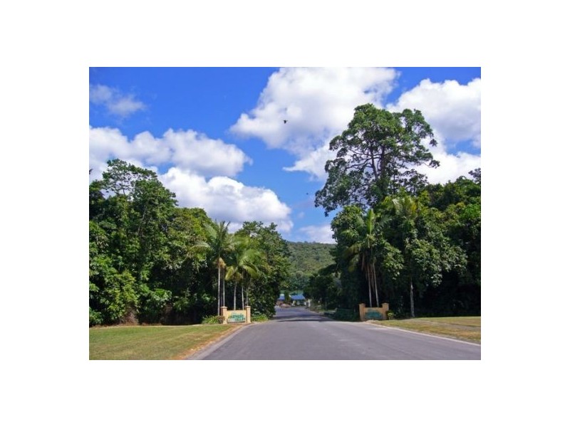 4 Waratah, Mossman QLD 4873