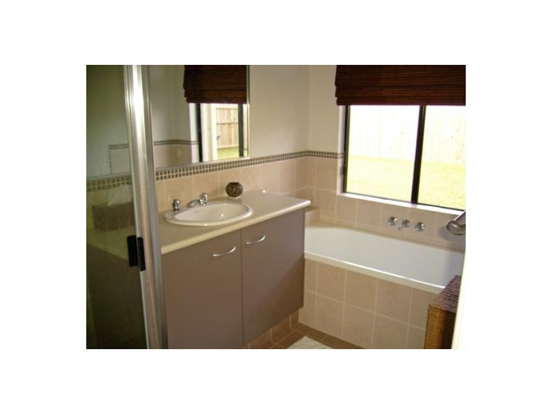 4 Waratah, Mossman QLD 4873