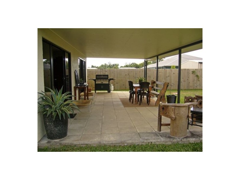 4 Waratah, Mossman QLD 4873