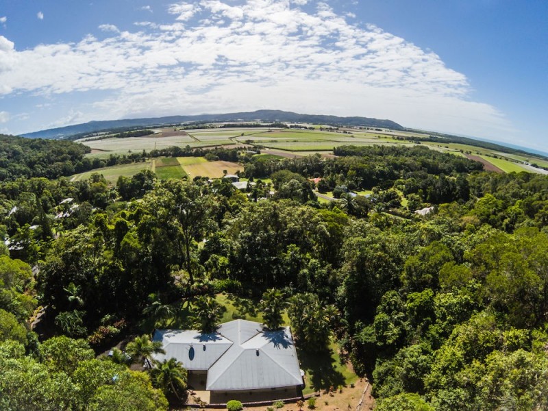 10 Somerset Drive, Miallo QLD 4873