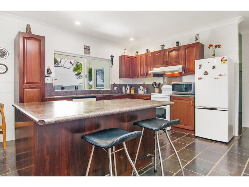 10 Somerset Drive, Miallo QLD 4873