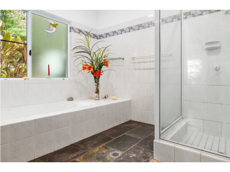 10 Somerset Drive, Miallo QLD 4873