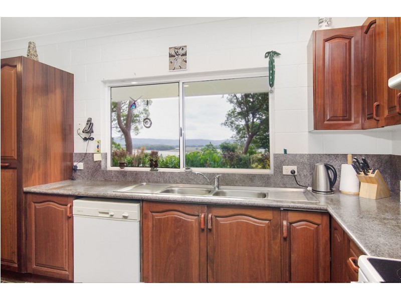 10 Somerset Drive, Miallo QLD 4873