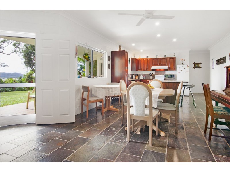 10 Somerset Drive, Miallo QLD 4873