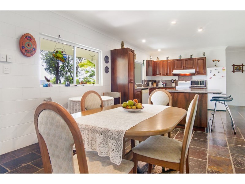 10 Somerset Drive, Miallo QLD 4873