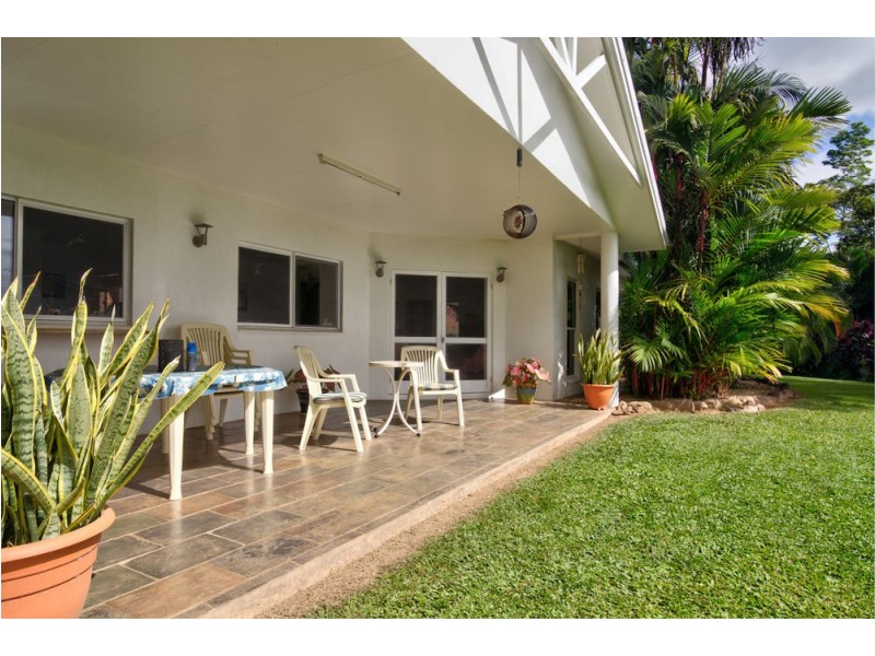 10 Somerset Drive, Miallo QLD 4873