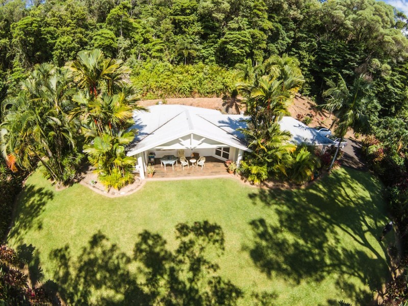 10 Somerset Drive, Miallo QLD 4873
