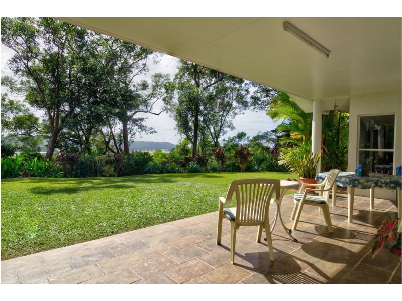 10 Somerset Drive, Miallo QLD 4873