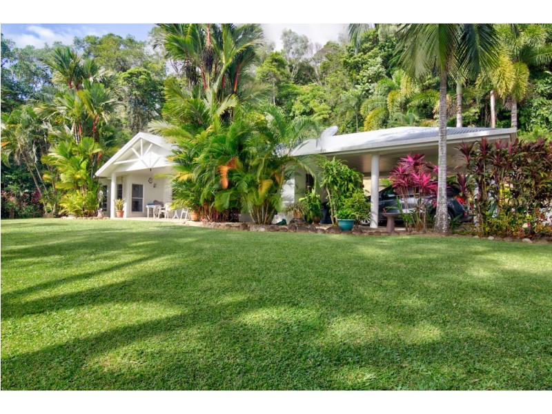 10 Somerset Drive, Miallo QLD 4873