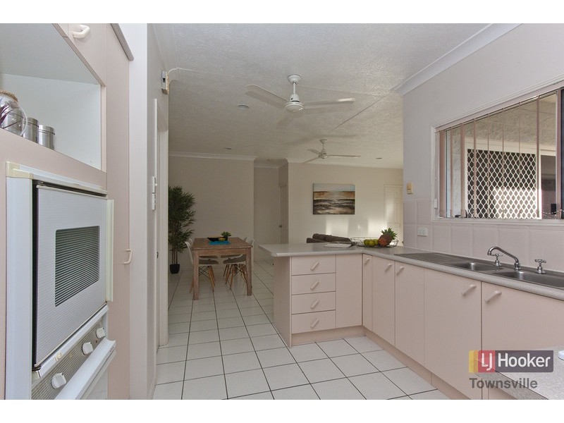 33 Sandstone Drive, Kirwan QLD 4817