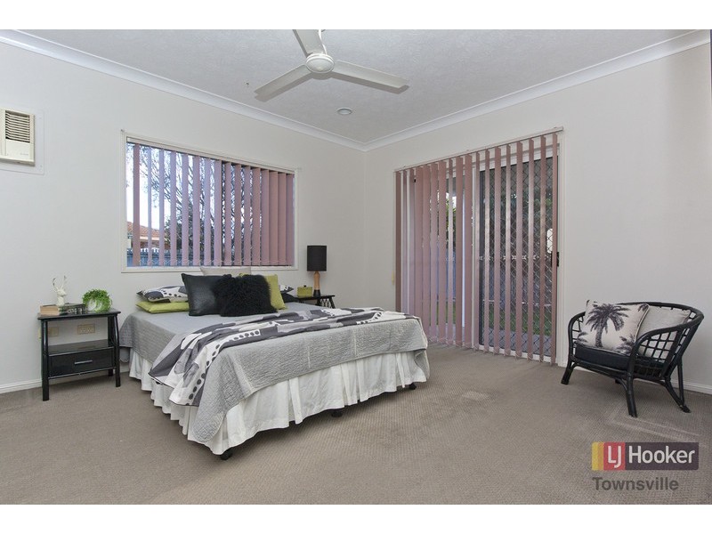 33 Sandstone Drive, Kirwan QLD 4817