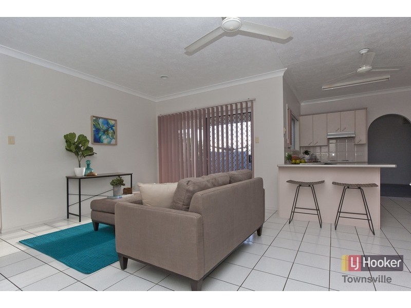 33 Sandstone Drive, Kirwan QLD 4817