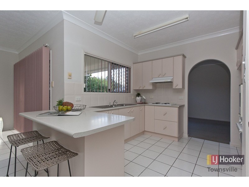 33 Sandstone Drive, Kirwan QLD 4817