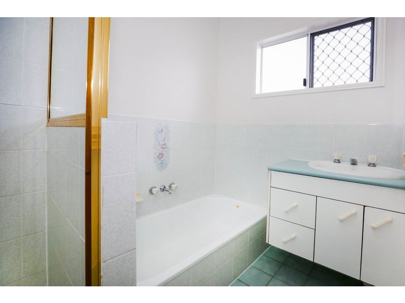 33 Sandstone Drive, Kirwan QLD 4817