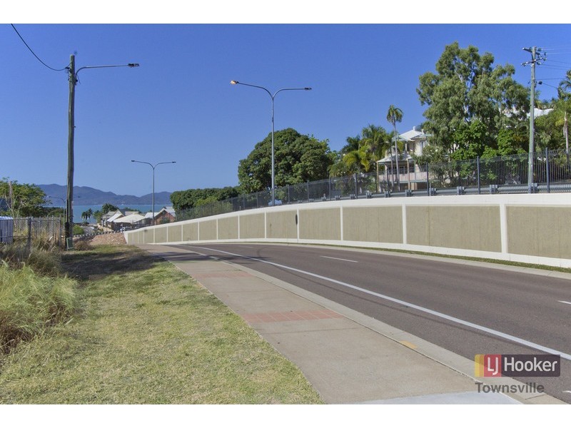 1/2 Oxley Street, Townsville City QLD 4810