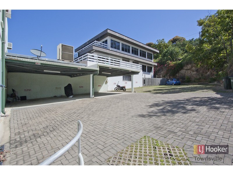 1/2 Oxley Street, Townsville City QLD 4810