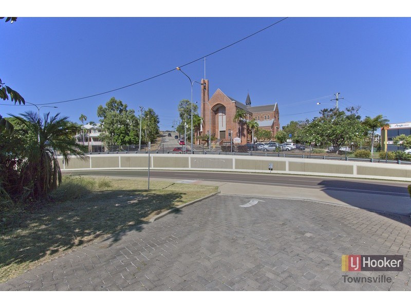 1/2 Oxley Street, Townsville City QLD 4810