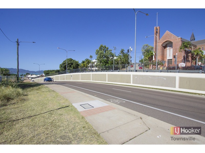 1/2 Oxley Street, Townsville City QLD 4810