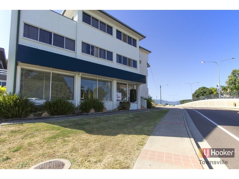 1/2 Oxley Street, Townsville City QLD 4810