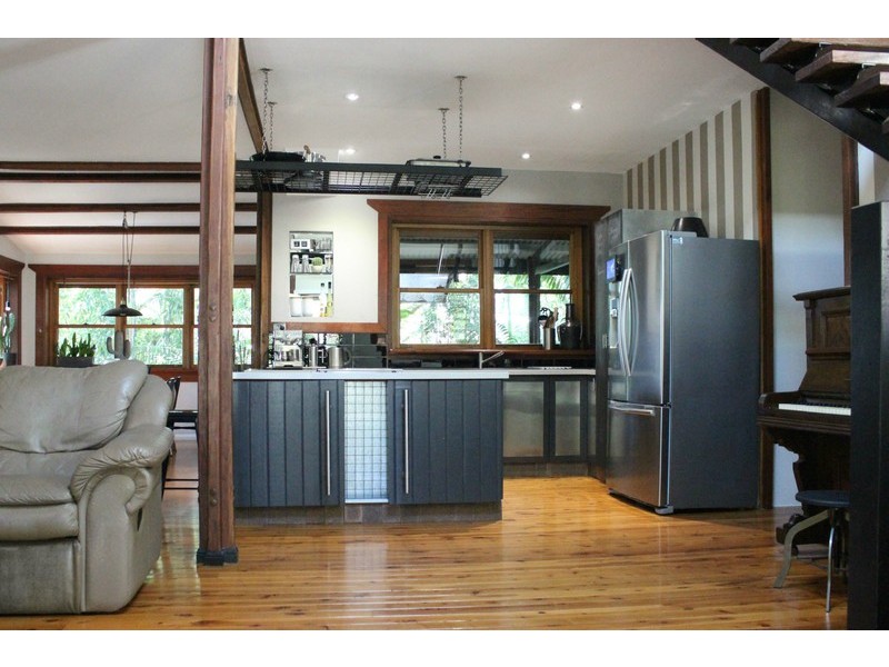 6 Mostyn Crescent, Bushland Beach QLD 4818