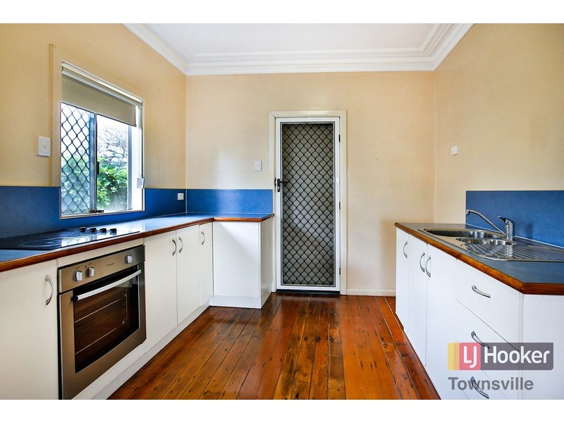 4/9 Tully Street, South Townsville QLD 4810
