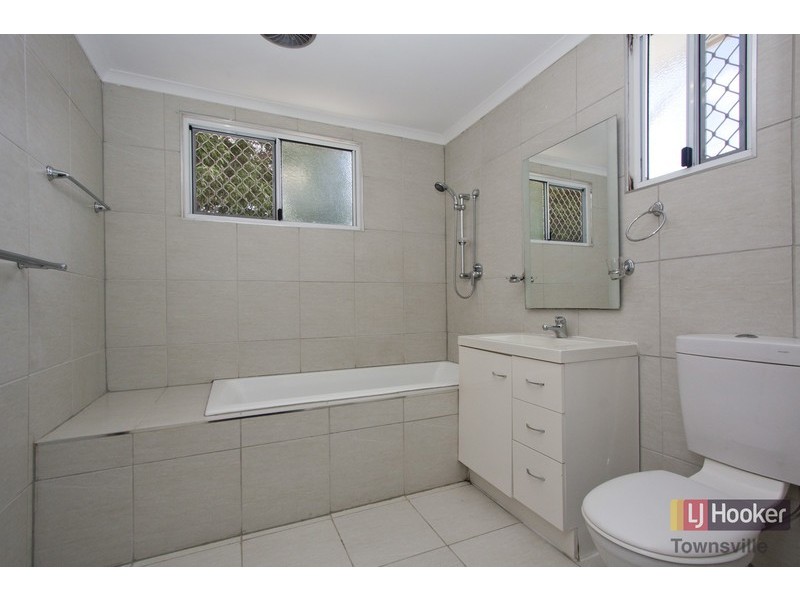 35 Wattle Street, Kirwan QLD 4817