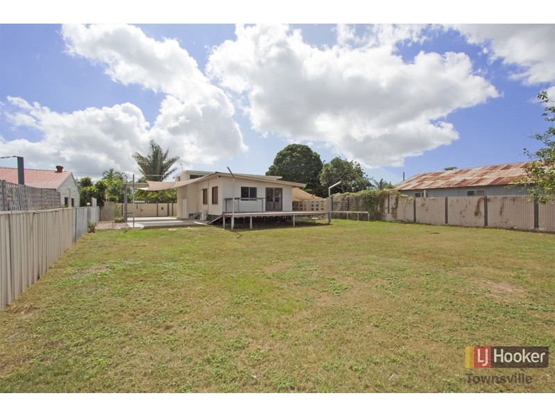 35 Wattle Street, Kirwan QLD 4817