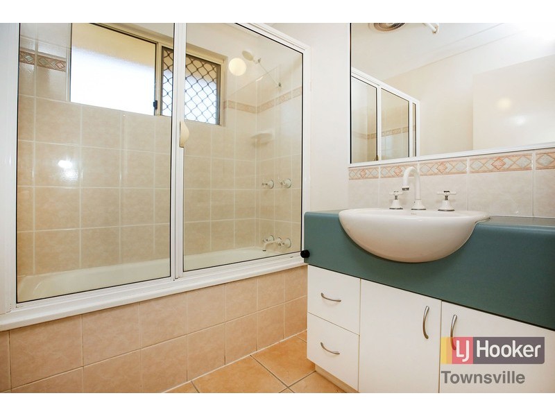 6 Timbury Way, Mount Louisa QLD 4814