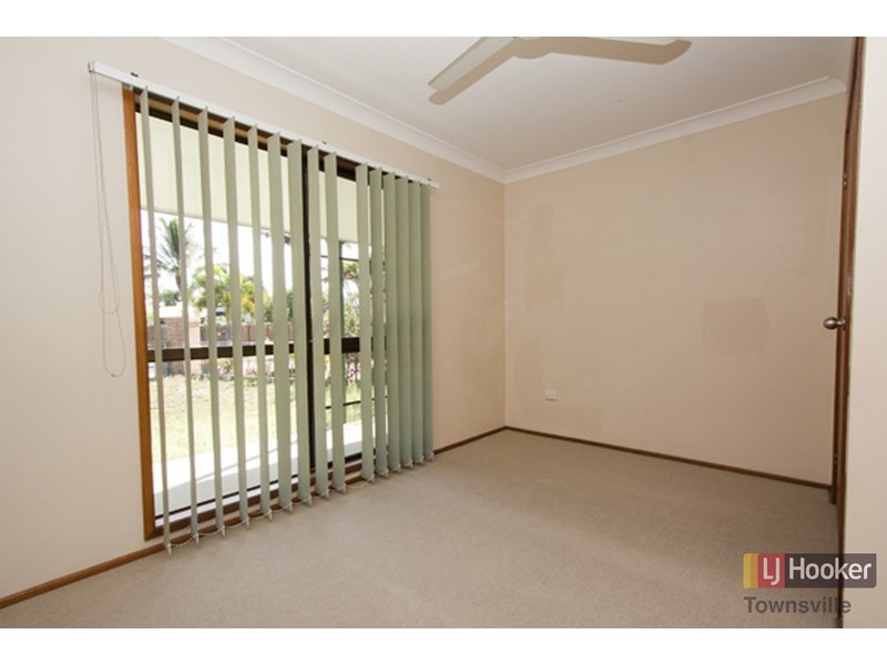 6 Fuchsia Court, Bushland Beach QLD 4818