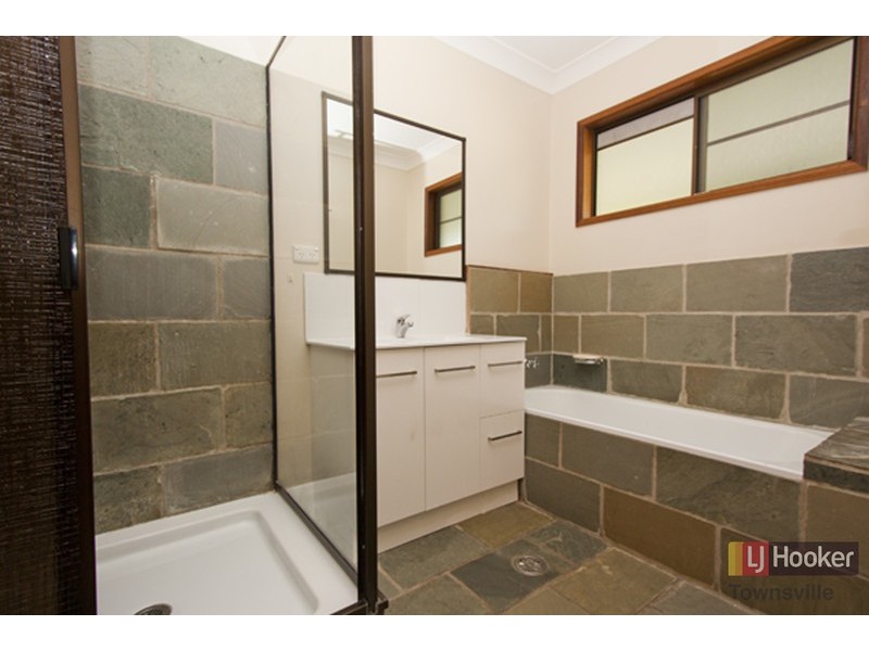 6 Fuchsia Court, Bushland Beach QLD 4818