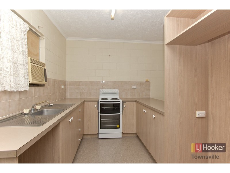 2/161 Eyre Street, North Ward QLD 4810