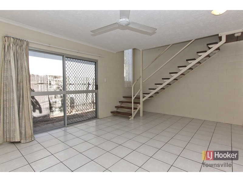 2/161 Eyre Street, North Ward QLD 4810