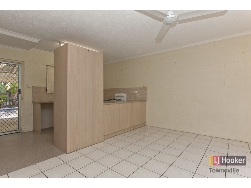 2/161 Eyre Street, North Ward QLD 4810