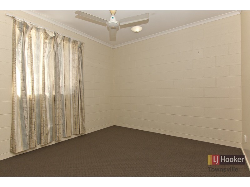 2/161 Eyre Street, North Ward QLD 4810