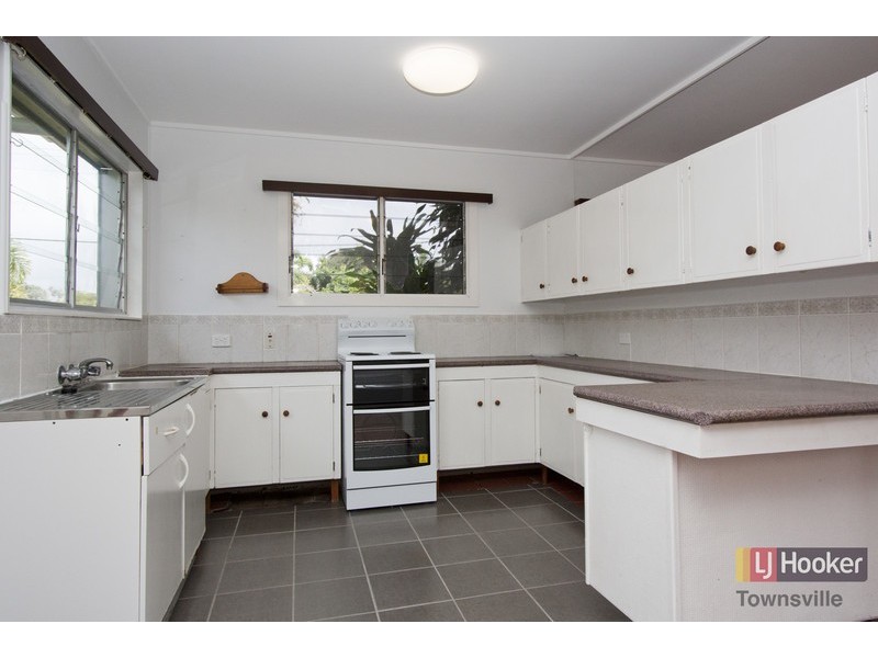 42 Wackett Street, Pallarenda QLD 4810