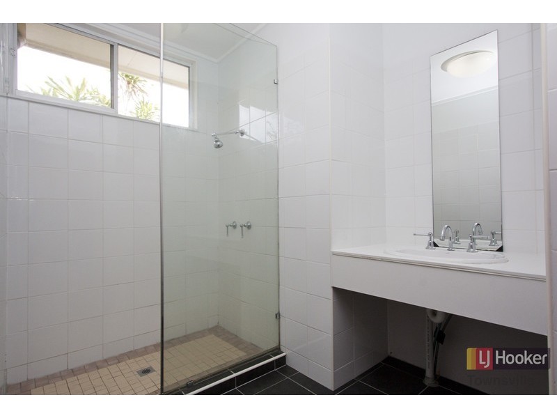 42 Wackett Street, Pallarenda QLD 4810