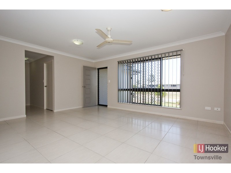 7 Malibu Parade, Mount Louisa QLD 4814