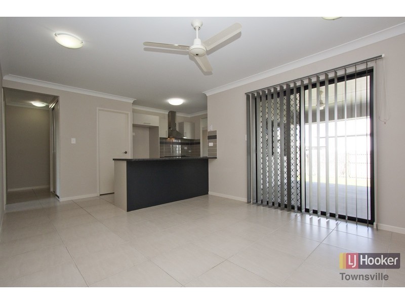 7 Malibu Parade, Mount Louisa QLD 4814