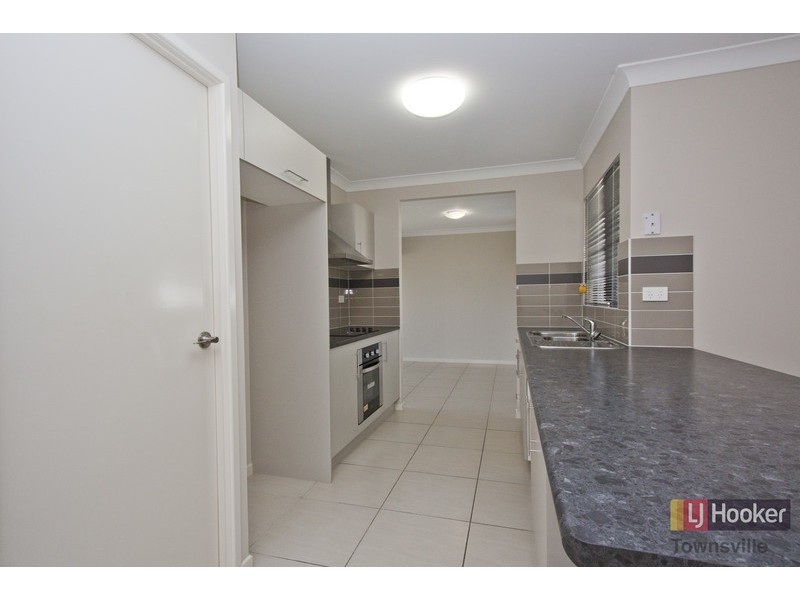 7 Malibu Parade, Mount Louisa QLD 4814