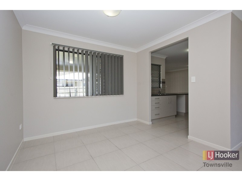 7 Malibu Parade, Mount Louisa QLD 4814