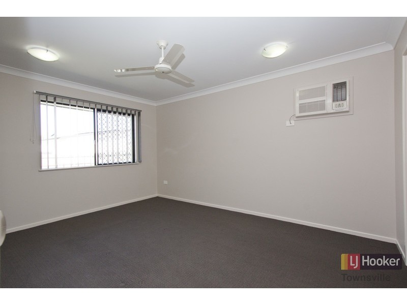 7 Malibu Parade, Mount Louisa QLD 4814