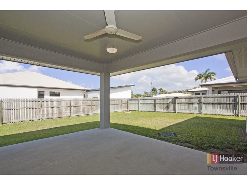 7 Malibu Parade, Mount Louisa QLD 4814